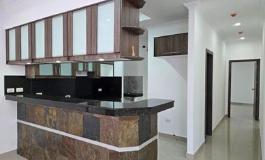 Alquiler de Departamento de 3 dormitorios en Planta baja, con garaje en condominio con piscina y cerramiento - Kennedy Norte, a 2 minutos del WTC