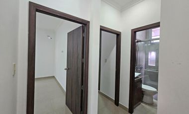 Alquiler de Departamento de 3 dormitorios en Planta baja, con garaje en condominio con piscina y cerramiento - Kennedy Norte, a 2 minutos del WTC
