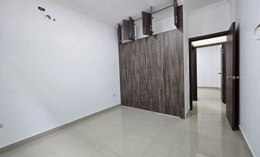 Alquiler de Departamento de 3 dormitorios en Planta baja, con garaje en condominio con piscina y cerramiento - Kennedy Norte, a 2 minutos del WTC