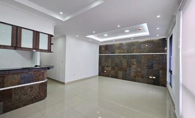 Alquiler de Departamento de 3 dormitorios en Planta baja, con garaje en condominio con piscina y cerramiento - Kennedy Norte, a 2 minutos del WTC