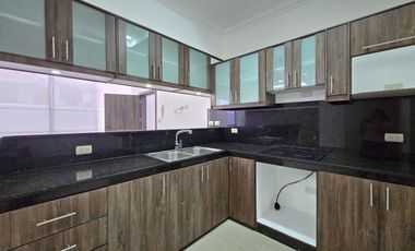 Alquiler de Departamento de 3 dormitorios en Planta baja, con garaje en condominio con piscina y cerramiento - Kennedy Norte, a 2 minutos del WTC