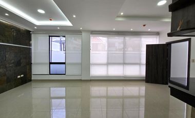 Alquiler de Departamento de 3 dormitorios en Planta baja, con garaje en condominio con piscina y cerramiento - Kennedy Norte, a 2 minutos del WTC