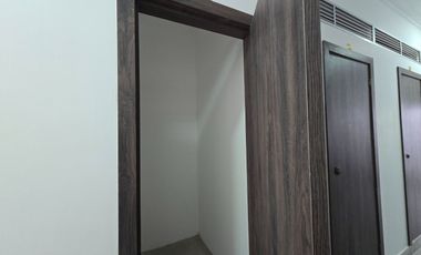 Alquiler de Departamento de 3 dormitorios en Planta baja, con garaje en condominio con piscina y cerramiento - Kennedy Norte, a 2 minutos del WTC