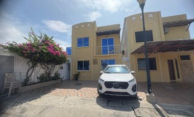 EN PORTON DEL MAR VENDO CASA REMODELADA 4 SUITES INDEPENDIENTES