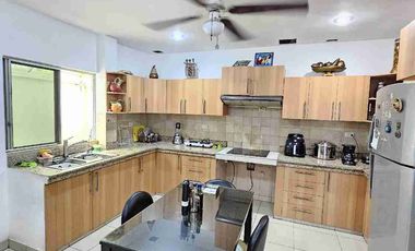 CASA DE VENTA O ALQUILER
EN LAS CUMBRES - JARDIN DE LOS CEIBOS