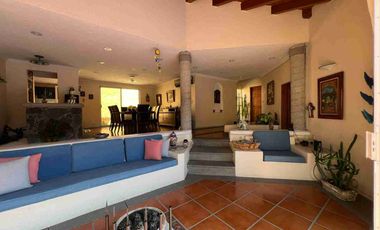 Casa sola en Ampliación Bugambilias Jiutepec