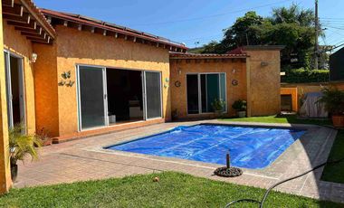 Casa sola en Ampliación Bugambilias Jiutepec