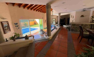 Casa sola en Ampliación Bugambilias Jiutepec