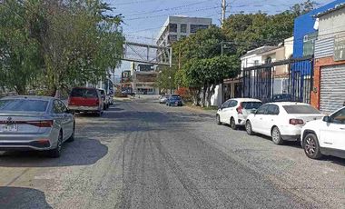 Local comercial sobre Av. Mariano Otero.