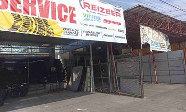 Local comercial sobre Av. Mariano Otero.