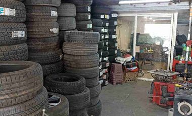 Local comercial sobre Av. Mariano Otero.