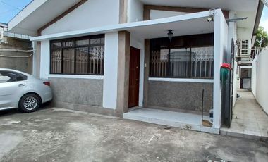 CASA RENTERA EN URDESA CENTRAL DE 3 SUITES INDEPENDIENTES.