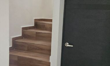HERMOSO DEPARTAMENTO DE 2 PISOS EN TOWNHOUSES