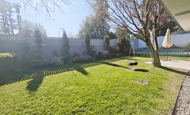 BROKER LOS DOMINICOS 4D-4B-SE-PATIO- PISCINA - QUINCHO- SERVICIO