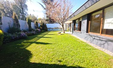 BROKER LOS DOMINICOS 4D-4B-SE-PATIO- PISCINA - QUINCHO- SERVICIO