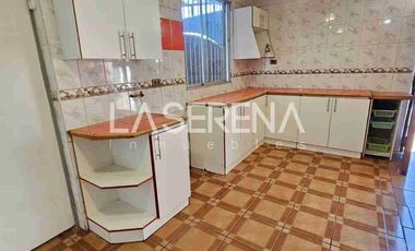 oportunidad de inversión venta de casa amplia . 4 vehículos .