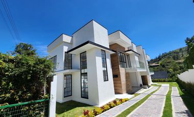 En Venta Casa de lujo en Challuabamba Cuenca – Urbanización privada