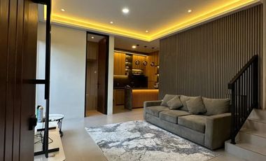 RUMAH 2 LANTAI, SIAP HUNI, DENGAN PRIVATE POOL 10 MENIT KE KAMPUS UGM JOGJA