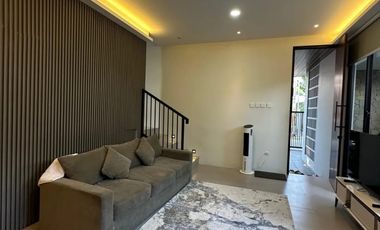 RUMAH 2 LANTAI, SIAP HUNI, DENGAN PRIVATE POOL 10 MENIT KE KAMPUS UGM JOGJA