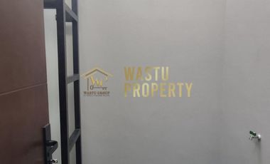 RUMAH 2 LANTAI, SIAP HUNI, DENGAN PRIVATE POOL 10 MENIT KE KAMPUS UGM JOGJA