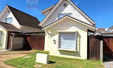 Se Arrienda Linda Casa Aislada de dos pisos, Condominio Sol de Toscana 2, altura de paradero 12, comuna de La Cruz