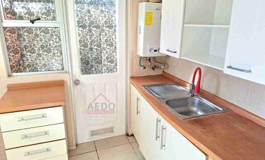 Se Arrienda Linda Casa Aislada de dos pisos, Condominio Sol de Toscana 2, altura de paradero 12, comuna de La Cruz