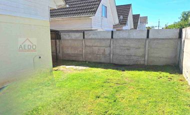 Se Arrienda Linda Casa Aislada de dos pisos, Condominio Sol de Toscana 2, altura de paradero 12, comuna de La Cruz