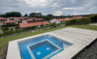 SE VENDE CASA CAMPESTRE EN EL CAIMO