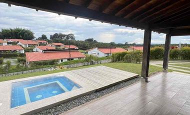 SE VENDE CASA CAMPESTRE EN EL CAIMO