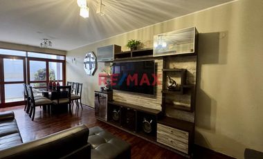 Se Vende Bonita Casa De 4 Pisos En Surco - Urbanizacion Sagitario