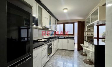 Se Vende Bonita Casa De 4 Pisos En Surco - Urbanizacion Sagitario