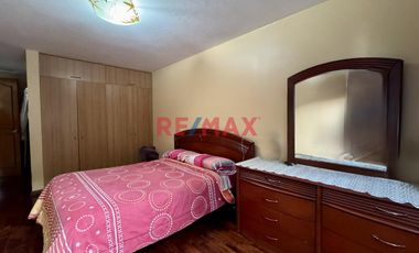 Se Vende Bonita Casa De 4 Pisos En Surco - Urbanizacion Sagitario