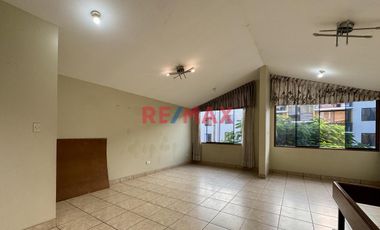 Se Vende Bonita Casa De 4 Pisos En Surco - Urbanizacion Sagitario