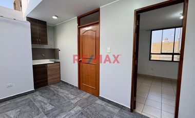 Se Vende Bonita Casa De 4 Pisos En Surco - Urbanizacion Sagitario