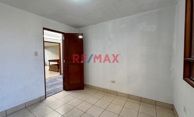 Se Vende Bonita Casa De 4 Pisos En Surco - Urbanizacion Sagitario
