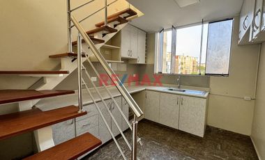 Se Vende Bonita Casa De 4 Pisos En Surco - Urbanizacion Sagitario