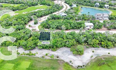 Terreno en Venta en Cancún en Country Club Frente al Campo de Golf