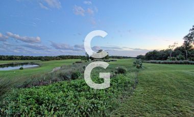 Terreno en Venta en Cancún en Country Club Frente al Campo de Golf