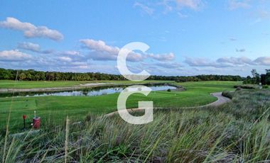 Terreno en Venta en Cancún en Country Club Frente al Campo de Golf