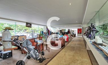 Terreno en Venta en Cancún en Country Club Frente al Campo de Golf