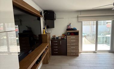 Salinas - San Lorenzo, amplia casa con psicina, dos niveles y ubicada en zona estratégica