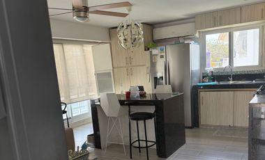 Salinas - San Lorenzo, amplia casa con psicina, dos niveles y ubicada en zona estratégica