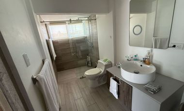 Salinas - San Lorenzo, amplia casa con psicina, dos niveles y ubicada en zona estratégica