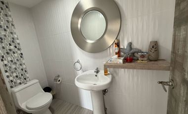 Salinas - San Lorenzo, amplia casa con psicina, dos niveles y ubicada en zona estratégica