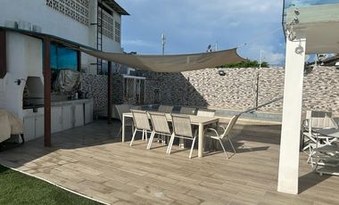 Salinas - San Lorenzo, amplia casa con psicina, dos niveles y ubicada en zona estratégica