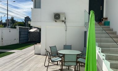 Salinas - San Lorenzo, amplia casa con psicina, dos niveles y ubicada en zona estratégica