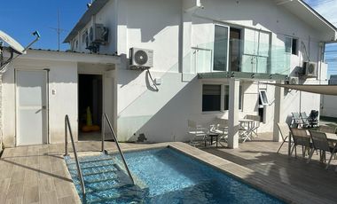 Salinas - San Lorenzo, amplia casa con psicina, dos niveles y ubicada en zona estratégica