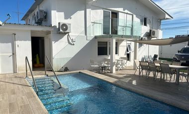 Salinas - San Lorenzo, amplia casa con psicina, dos niveles y ubicada en zona estratégica