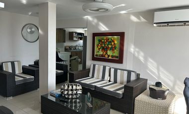 Salinas - San Lorenzo, amplia casa con psicina, dos niveles y ubicada en zona estratégica