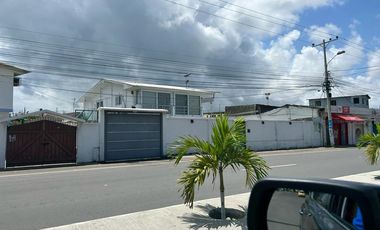 Salinas - San Lorenzo, amplia casa con psicina, dos niveles y ubicada en zona estratégica